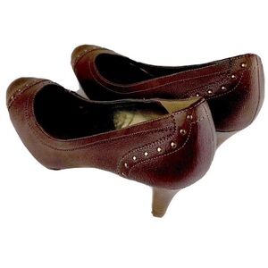 AK Anne Klein Watson1 Brown Leather Heels Gold Stud Detail Sz 9.5 M